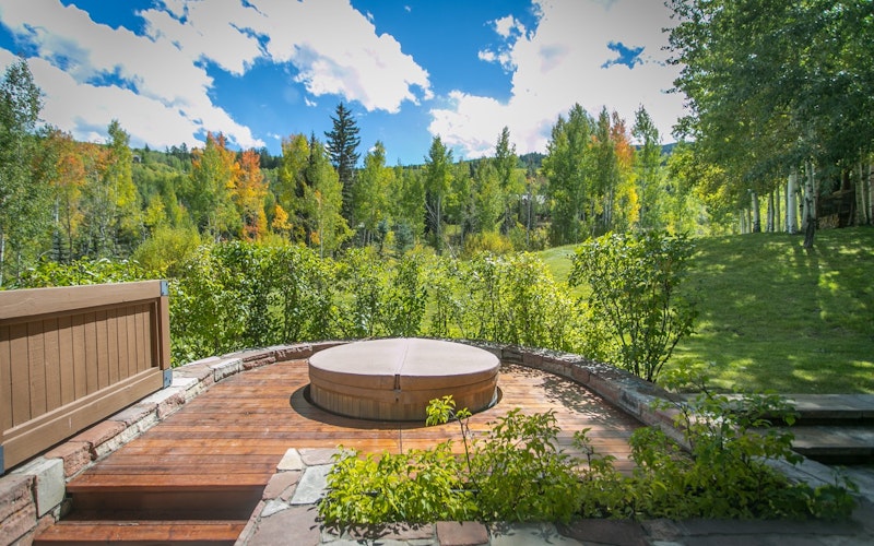 hot-tub-view-at-owl-creek Aspen Highlands