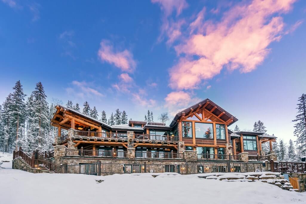Autumn Ridge luxury mountain lodge in Telluride’s Mountain Village with rustic timber architecture, snowy landscape, and panoramic alpine views.
