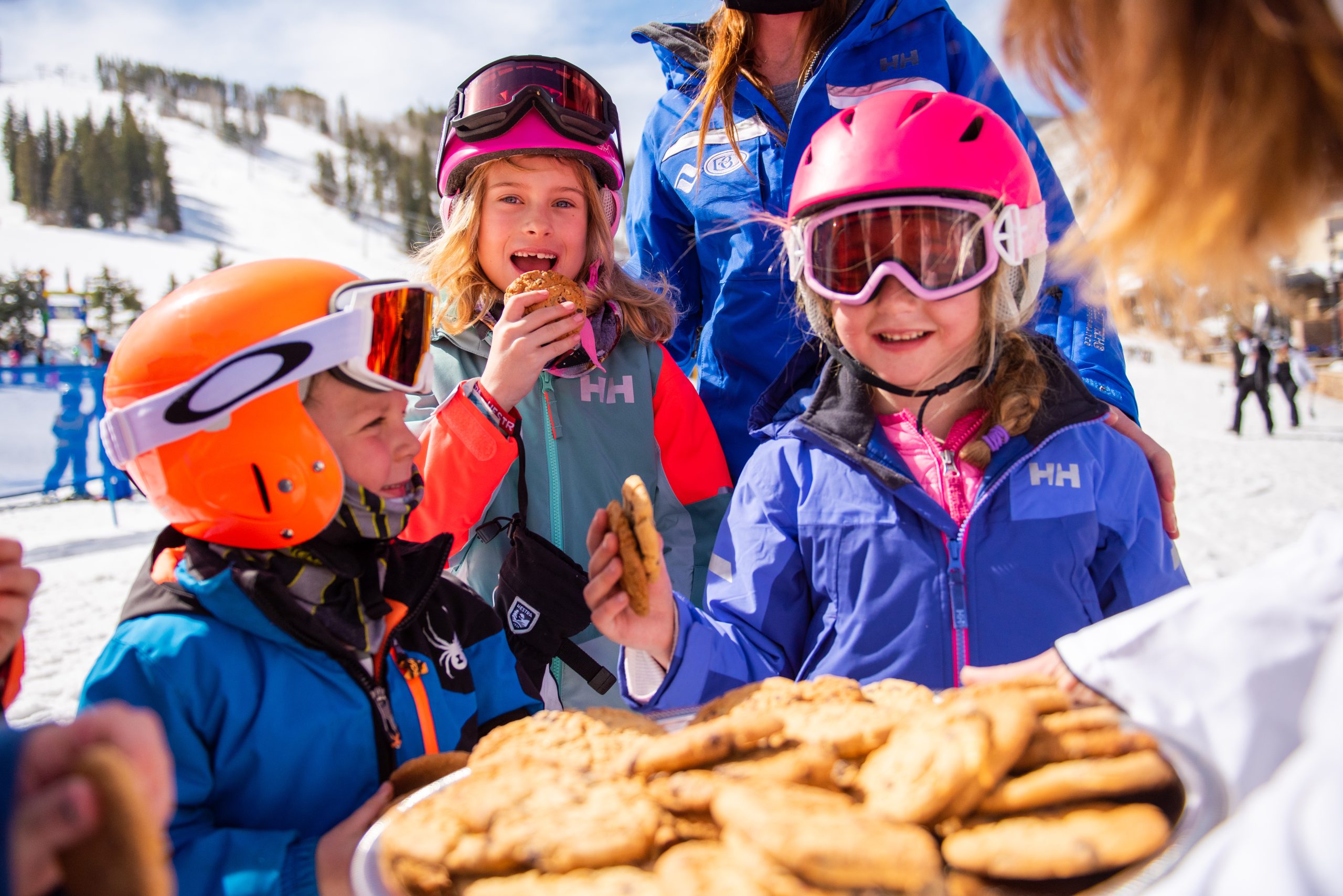 Guests enjoying warm fresh-baked cookies during Beaver Creek's daily 3pm cookie tradition