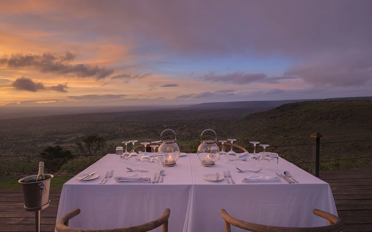 A gorgeous table setting with spectacular 360° views of the surrounding wilderness