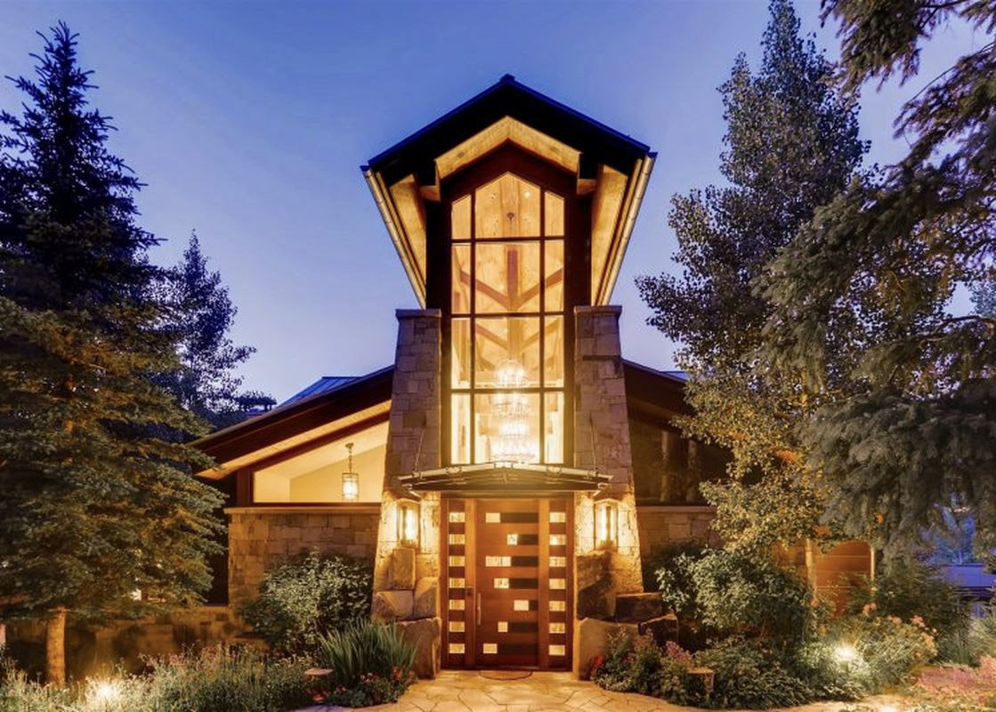 Luxurious Bedroom with Mountain View at Rock Peak Estate in Vail Village