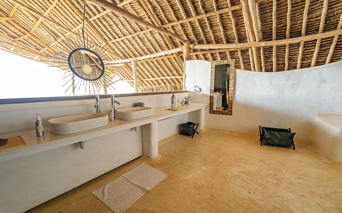 The en suite bathroom in the Rock Suite at Kipalo Hills showing the twin sinks