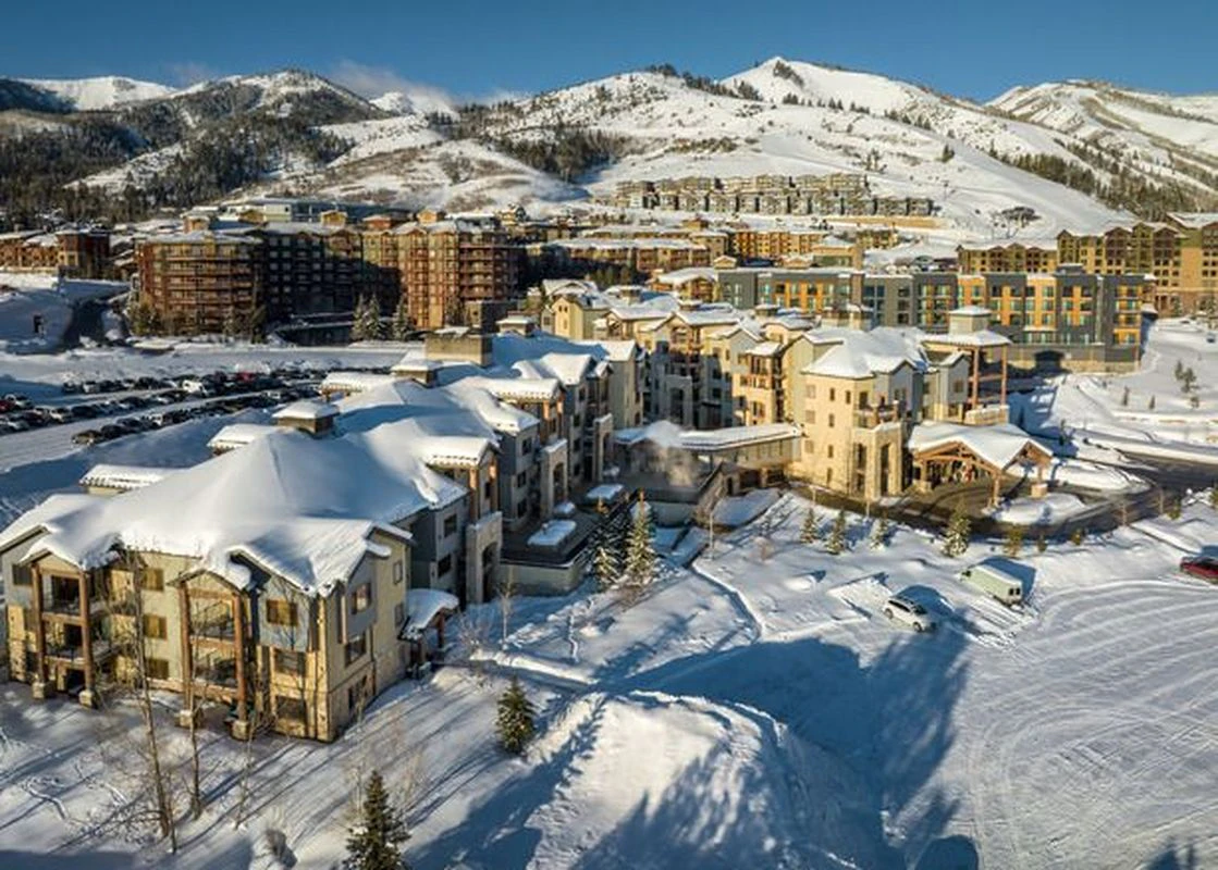Aerial image of Silverado Lodge during the winter.