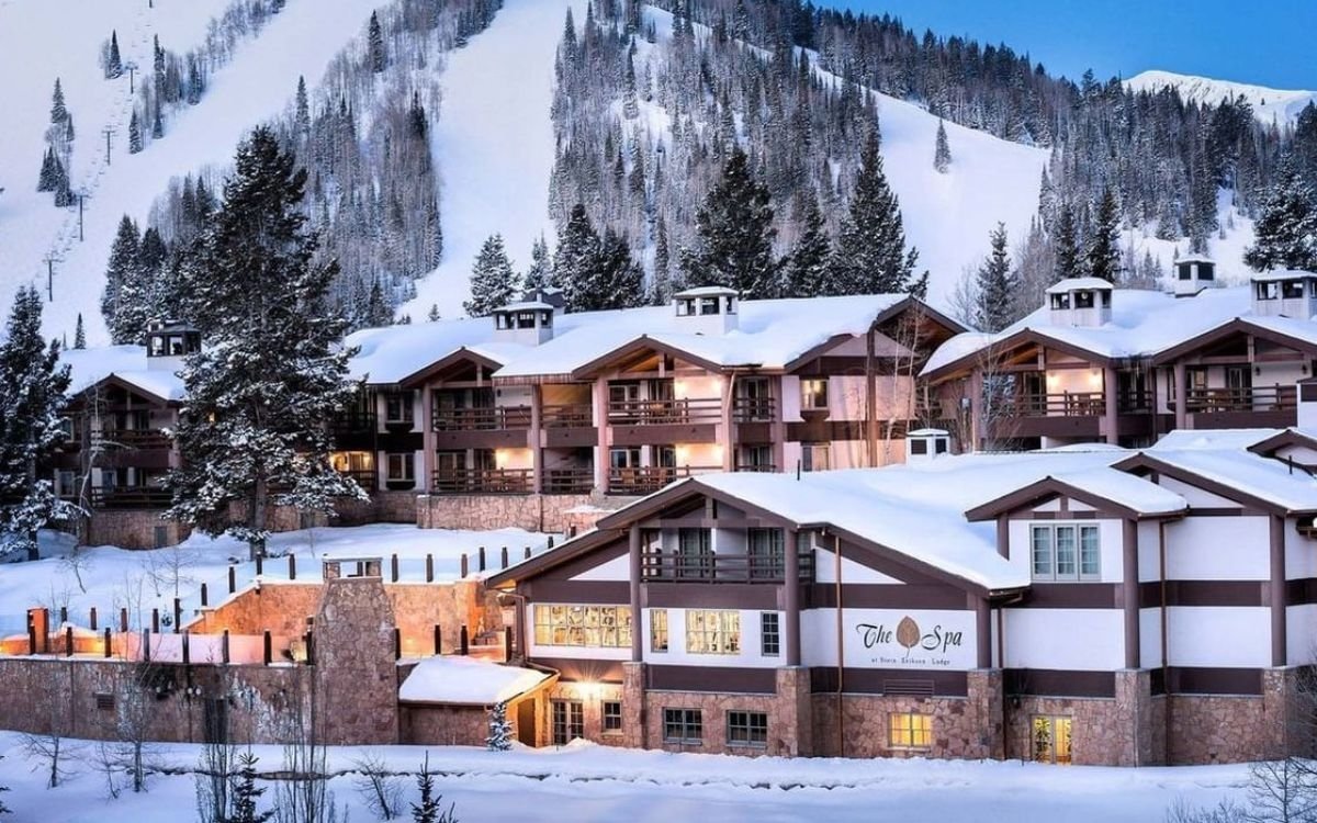Exterior of the luxurious Stein Eriksen Lodge, a luxury lodging complex in Deer Valley.