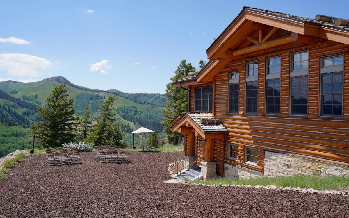 External view of Cushing’s Cabin during a glorious summer’s day.