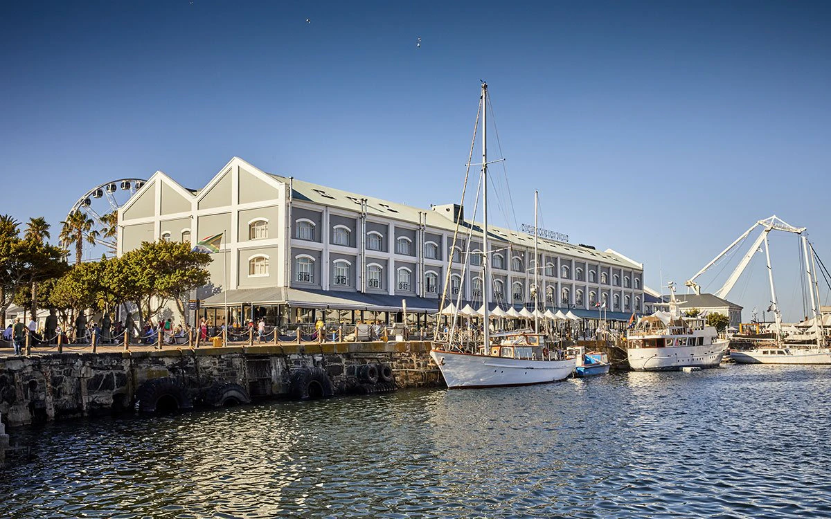 Victoria-&-Alfred-Hotel_Exterior-on-a-sunny-day