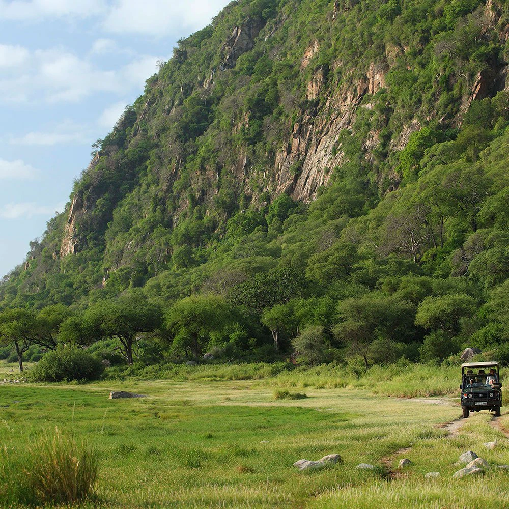 Tanzania-Lake-Manyara-ttd-Great-Rift-Valley-escarpment