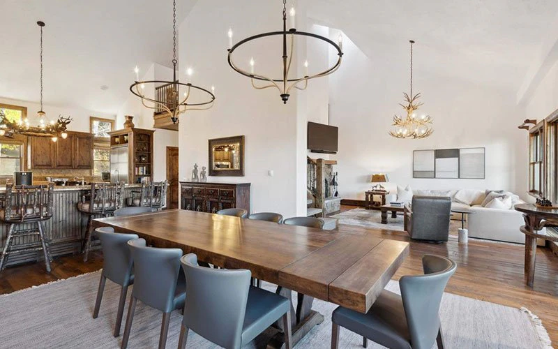 Woodrun Place 1516 Snowmass ski-in/ski-out condo with spacious dining area and fireplace.