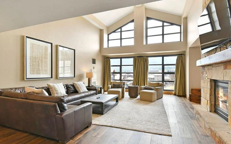 Living room with vaulted ceilings and fireplace at Grand Summit, a Park City ski-in/ski-out resort hotel near Red Pine Gondola.