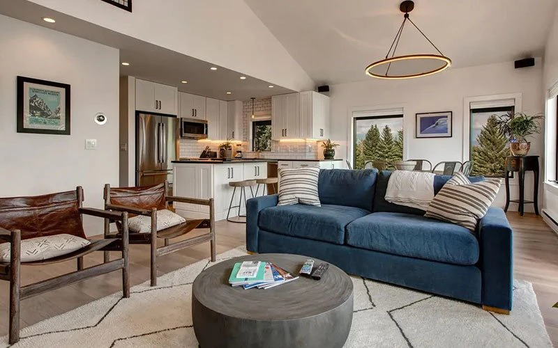 Modern interiors at Rendezvous Condos in Jackson Hole, featuring open-plan living with cosy furniture and close access to lifts, shops, and dining.